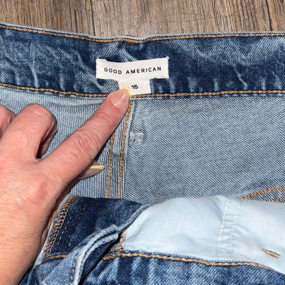 Good American • Good 90’s Distressed Denim Shorts - Picture 5 of 10